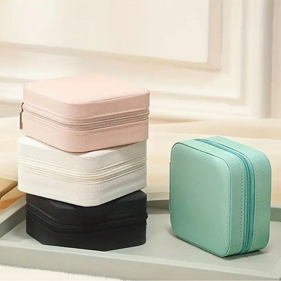 NWT 1pc Travel Jewelry Case - Mini PU Leather Organizer For Jewelry - Picture 2 of 2